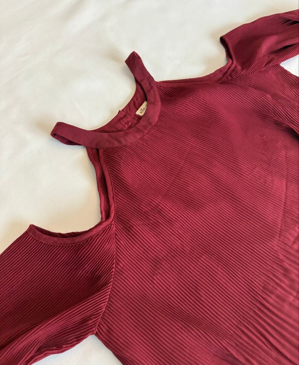 Hollister Burgundy Ribbed Flare Sleeve Top – Size L